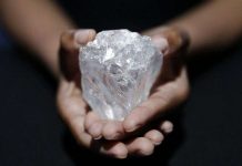 Tìm thấy viên kim cương 3 tỉ năm tuổi lớn nhất thế giới