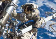 Hai phi hành gia Nga sắp đi bộ ngoài không gian Hai phi hành gia Nga sắp đi bộ ngoài không gian