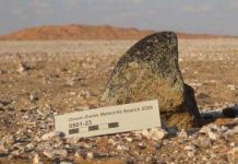 Tìm kiếm thiên thạch ở sa mạc của tiểu vương quốc Ô-man