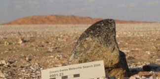 Tìm kiếm thiên thạch ở sa mạc của tiểu vương quốc Ô-man
