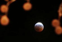 Mặt trăng đang nhỏ đi! Mặt trăng đang nhỏ đi!