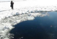 Tìm thiên thạch dưới đáy hồ trong vô vọng Tìm thiên thạch dưới đáy hồ trong vô vọng