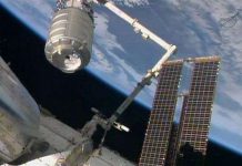 Tàu chở hàng Cygnus lắp ghép thành công với trạm ISS Tàu chở hàng Cygnus lắp ghép thành công với trạm ISS