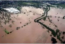 Nhiều nước chìm trong mưa lũ Nhiều nước chìm trong mưa lũ