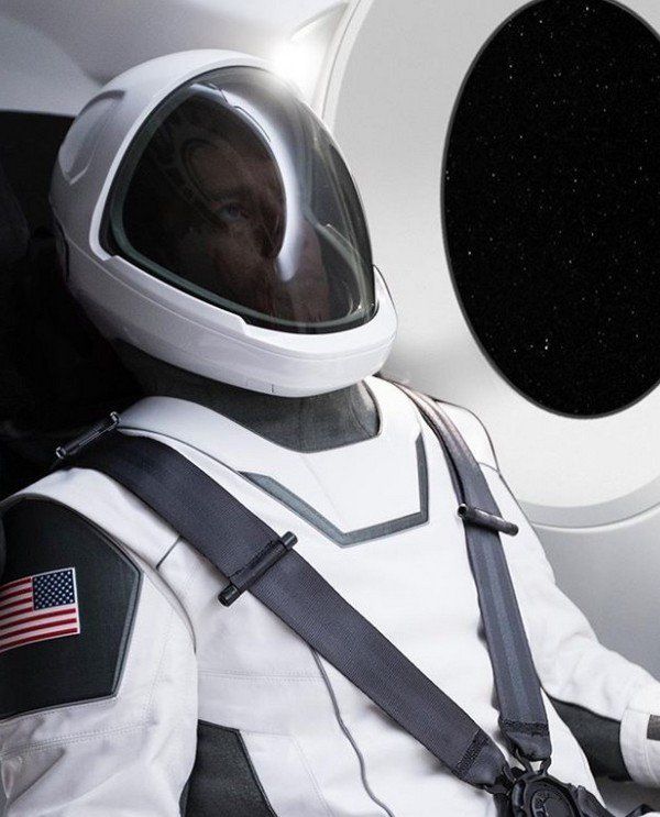 Hình ảnh đầy đủ bộ đồ phi hành gia vũ trụ của SpaceX