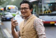 Dân Trung Quốc đổ xô mua không khí sạch đóng chai từ Canada