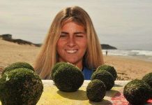 Quả cầu màu xanh bí ẩn tràn vào đầy bờ biển Australia Quả cầu màu xanh bí ẩn tràn vào đầy bờ biển Australia