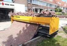 Máy "dệt" được gạch