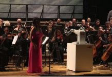 Nhạc trưởng robot tự tin chỉ huy dàn nhạc Italy