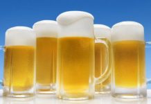 Bia, rượu và thậm chí là cả nước cam đóng chai thoang thoảng mùi tanh của cá. Lý do là...