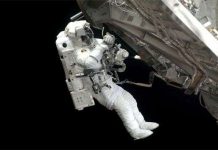 Phút sinh tử của phi hành gia trong vũ trụ