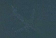 Giải mã bí ẩn máy bay nằm dưới hồ nước