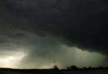 Lốc xoáy tràn qua một nửa nước Mỹ, 45 người chết