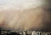 Bão bụi quét qua Iran, hơn 30 người thương vong