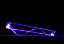 Vật liệu polymer đầu tiên trên thế giới có thể tự di chuyển được bằng ánh sáng