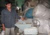 Nông dân sáng chế máy dập lon phế liệu