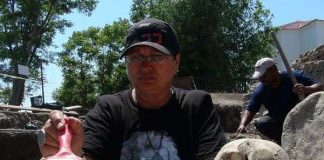 Ma cà rồng bị "vặt răng"