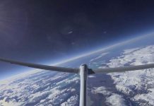 Máy bay không động cơ bay bằng sóng núi phá vỡ kỷ lục thế giới