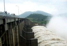 Lao đao lũ lụt mới không do ‘ông trời’ Lao đao lũ lụt mới không do 'ông trời'