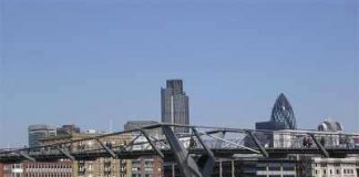 Vì sao cầu Thiên niên kỷ lắc lư?