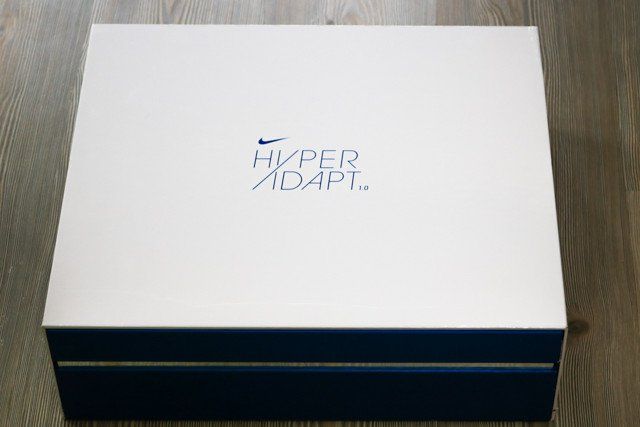 Đập hộp đôi giày tự thắt dây đầu tiên trên thế giới Nike HyperAdapt 1.0 giá 40 triệu