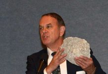 Cựu sĩ quan tố chính phủ Mỹ che giấu thông tin UFO