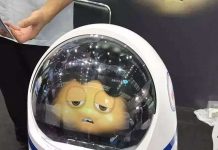 Robot Trung Quốc đập vỡ kính, gây thương tích cho con người