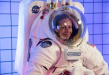 NASA ra mắt 2 mẫu trang phục cho phi hành gia lên sao Hỏa