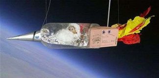 Chai nhựa đưa 'ông già Noel' lên trời