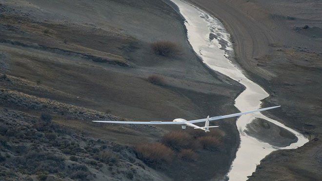 Máy bay không động cơ bay bằng sóng núi phá vỡ kỷ lục thế giới