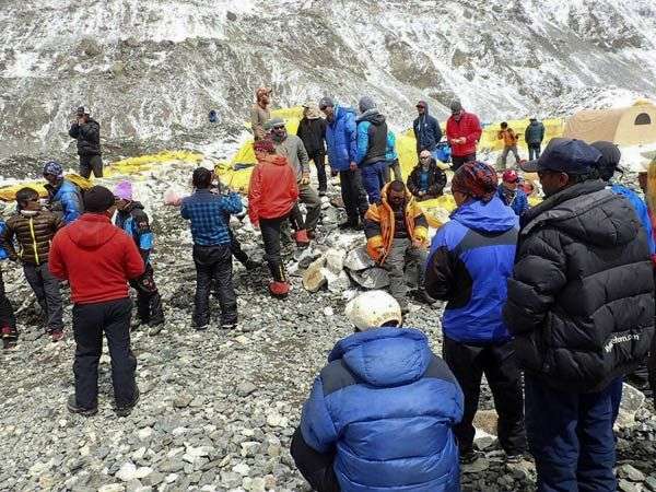 Đỉnh Everest thay đổi chiều cao vì động đất ở Nepal