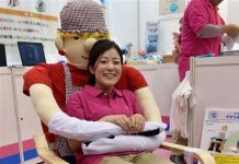 Ghế ôm mang lại niềm vui cho người già