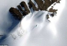 Phát hiện xác UFO rơi chôn vùi trong tuyết ở Nam Cực?