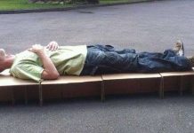 Làm giường từ bìa các-tông Làm giường từ bìa các-tông