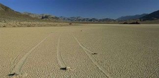 Giải mã bí ẩn về hòn đá "chạy" ở Thung lũng Chết