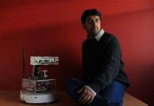 Người "đẻ" ra robot