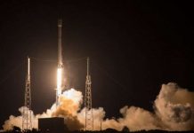 SpaceX hạ cánh thành công tên lửa đẩy Falcon 9 trên biển SpaceX hạ cánh thành công tên lửa đẩy Falcon 9 trên biển