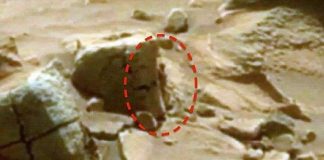 "Người phụ nữ" nấp sau tảng đá trên sao Hỏa