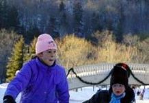 Băng phẳng và băng mấp mô, thứ nào trơn hơn?