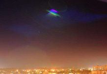 Cận cảnh UFO đa sắc cực lạ ở Pháp Cận cảnh UFO đa sắc cực lạ ở Pháp