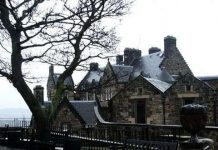 Bí ẩn lâu đài Edinburg ma ám ở Anh