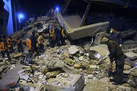 Lại động đất mạnh ở Thổ Nhĩ Kỳ, khách sạn đổ sập