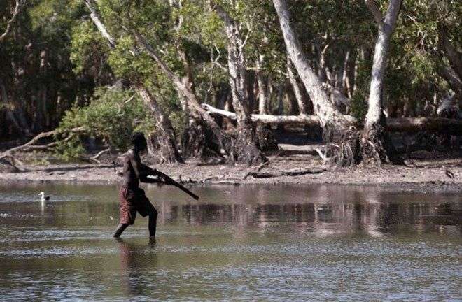 Bộ tộc 60 ngàn năm săn lùng cá sấu trong rừng thẳm