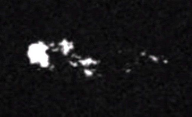NASA chụp được ảnh UFO quay quanh Mặt trăng