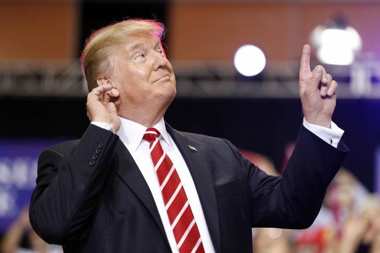 Giải mã bí ẩn về chiếc cà vạt đỏ của Tổng thống Mỹ Donald Trump