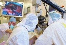 Các bác sĩ phẫu thuật tương lai trau dồi kỹ năng trong phòng mổ ảo