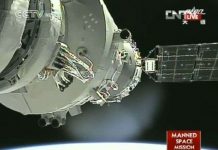 Thần Châu-9 khớp nối bằng tay thành công