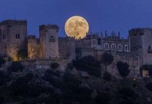 Lý giải vì sao có những tấm ảnh lại chụp được trăng to "khủng" đến thế