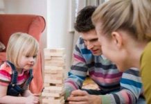 Trẻ con cũng dễ xiêu lòng trước khuôn mặt đẹp