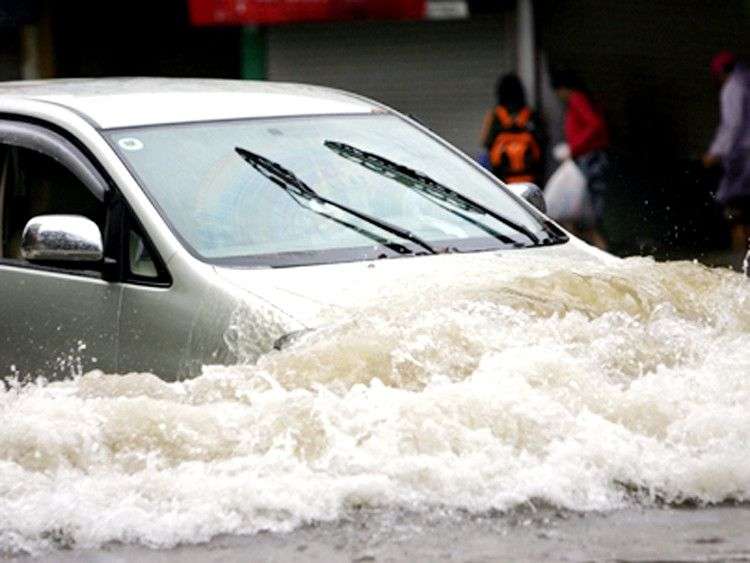 Cách chăm sóc xe sau khi bị ngập mưa